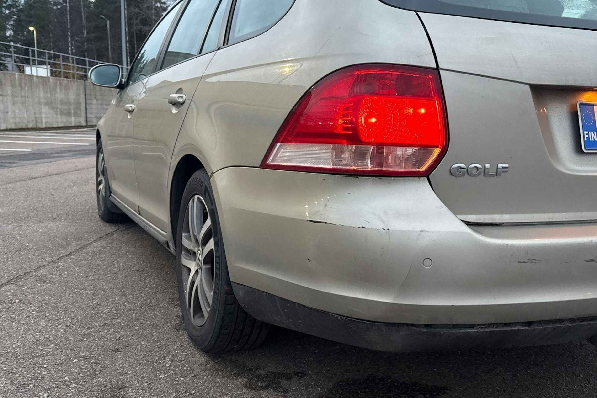 Ruskea (beige) Volkswagen GOLF 2008 kuva 13.