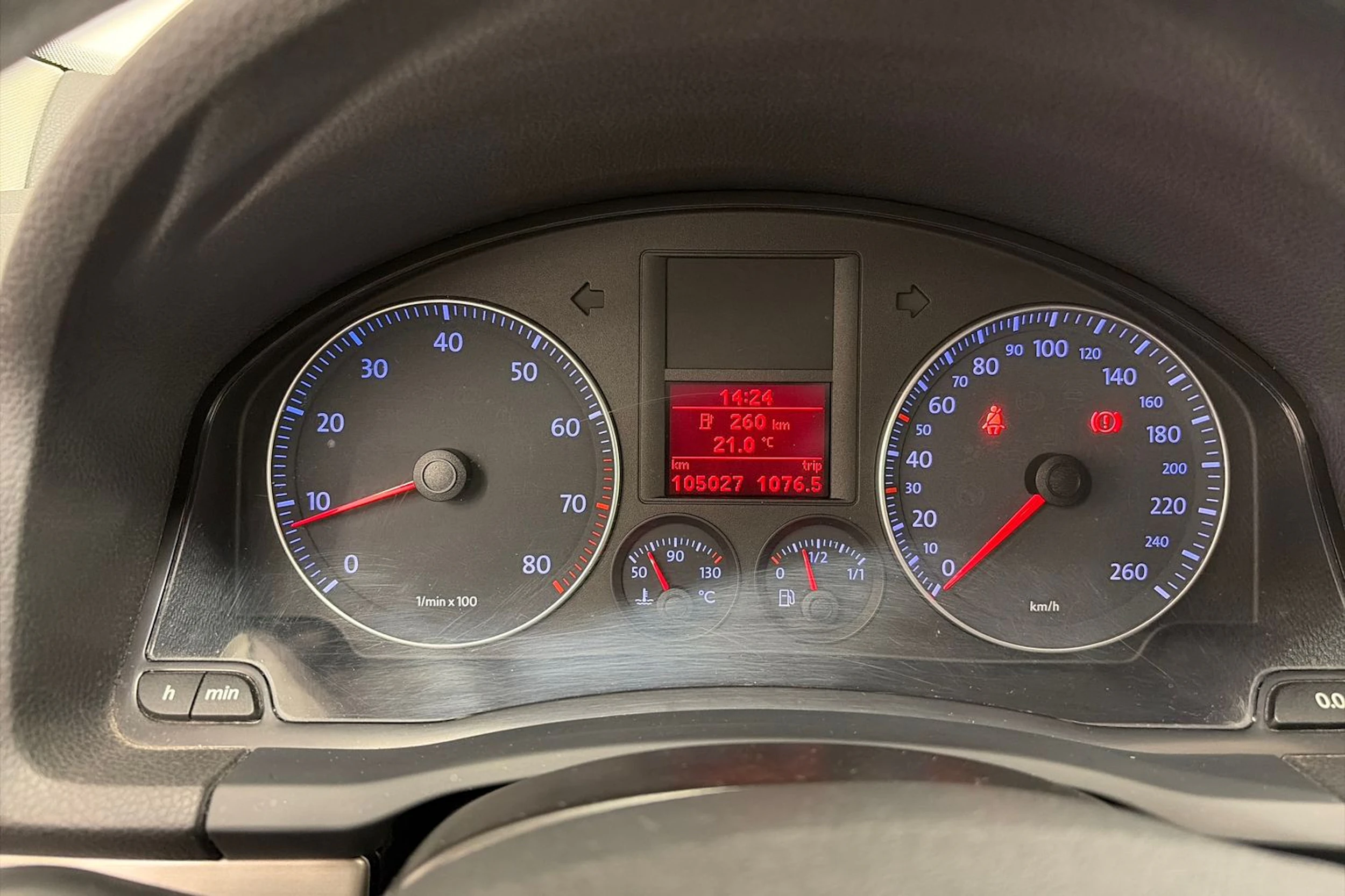 Punainen Volkswagen GOLF 2008 kuva 13.