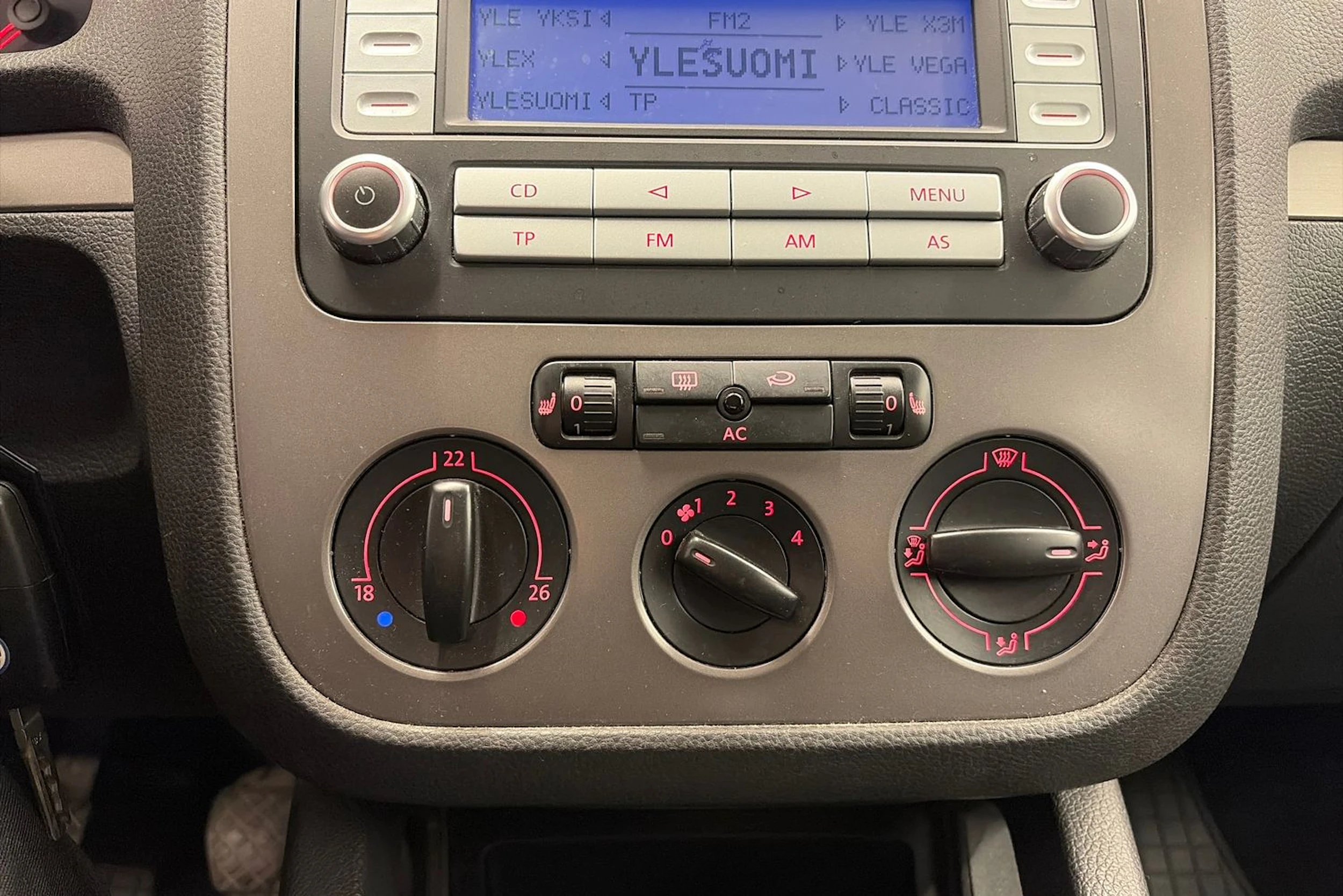 Punainen Volkswagen GOLF 2008 kuva 16.