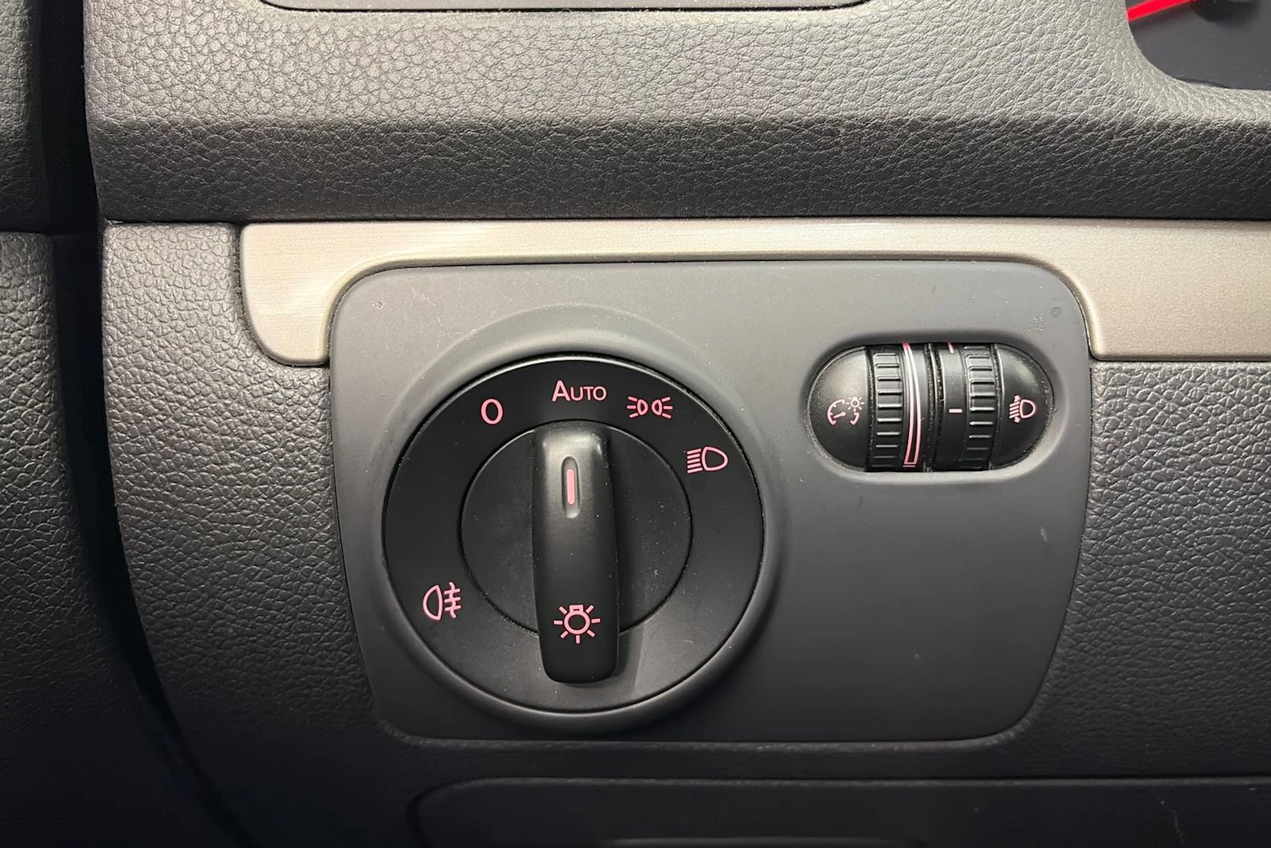 Punainen Volkswagen GOLF 2008 kuva 18.