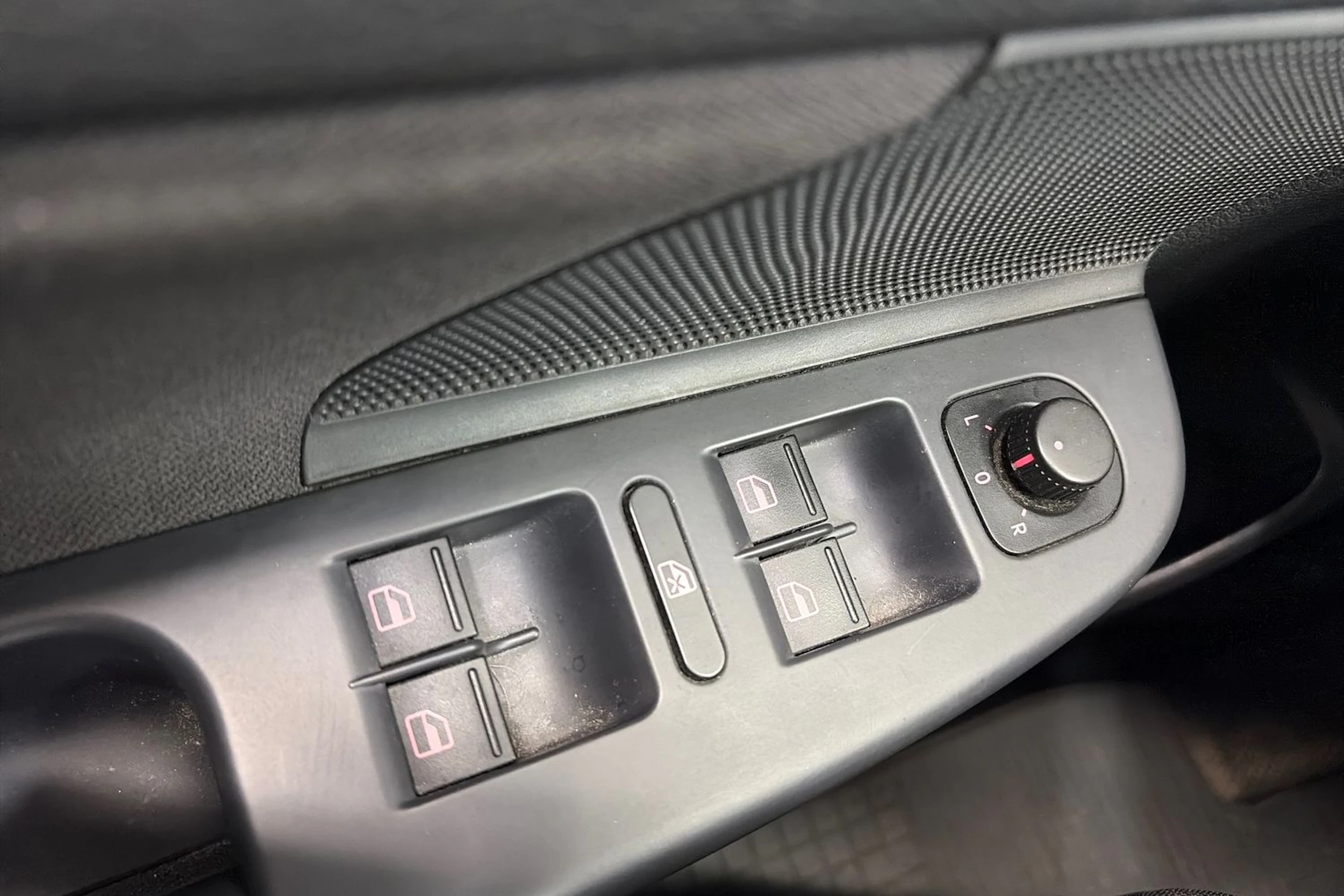 Punainen Volkswagen GOLF 2008 kuva 19.