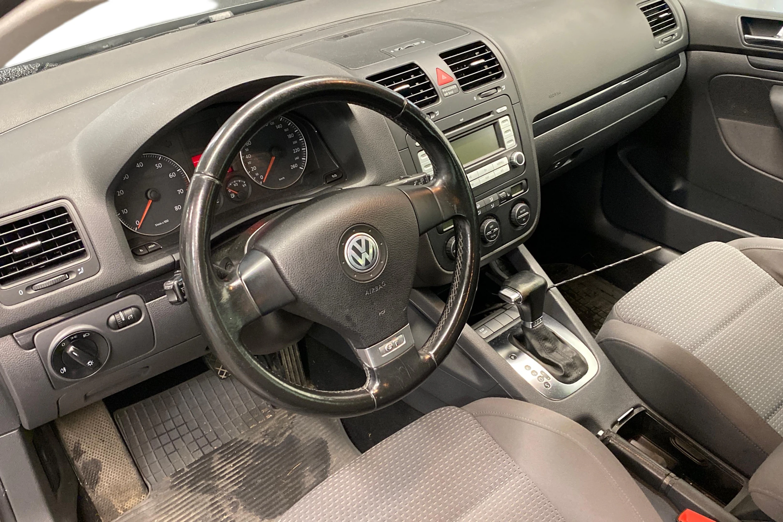 musta Volkswagen Golf 2008 kuva 6.
