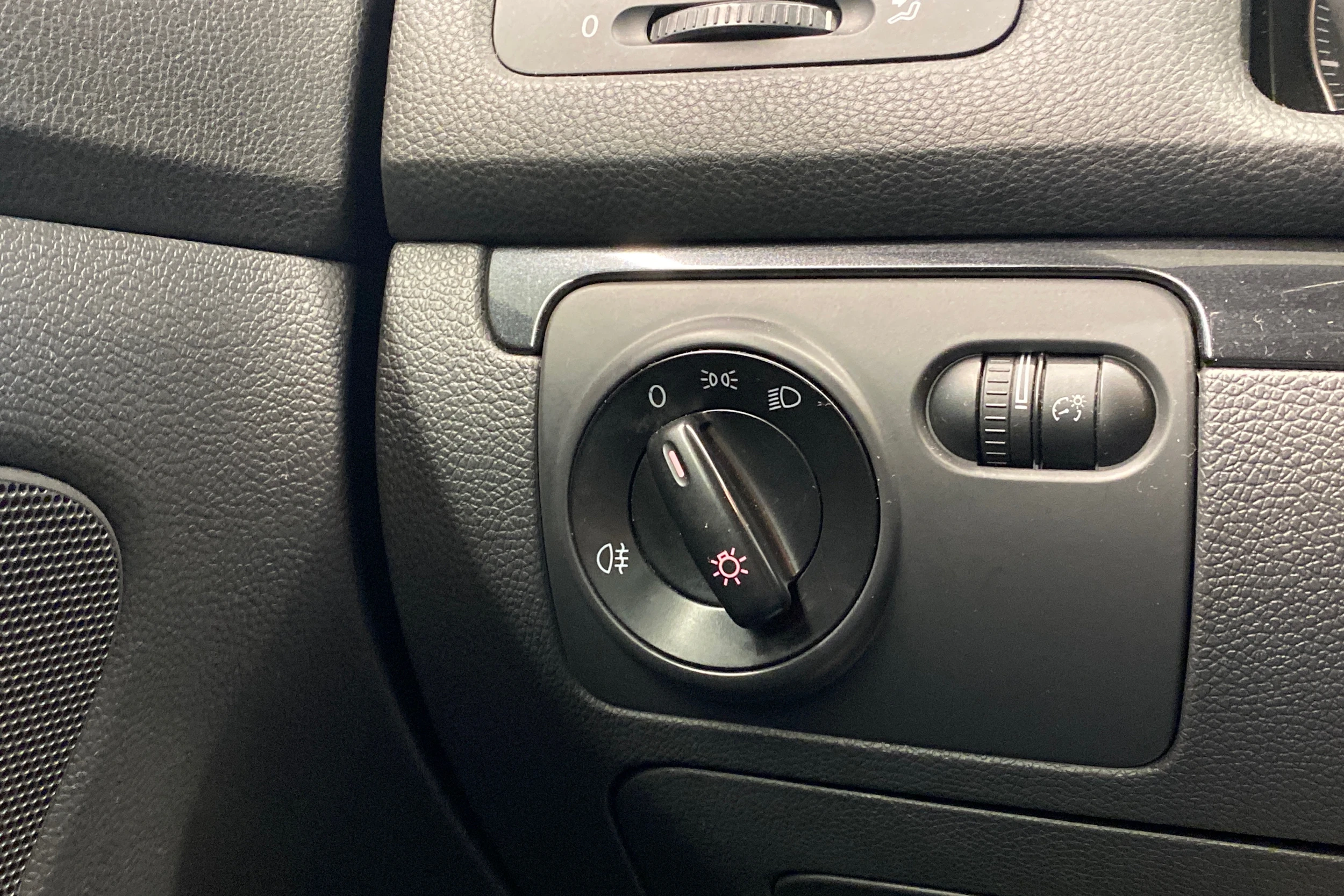 musta Volkswagen Golf 2008 kuva 15.