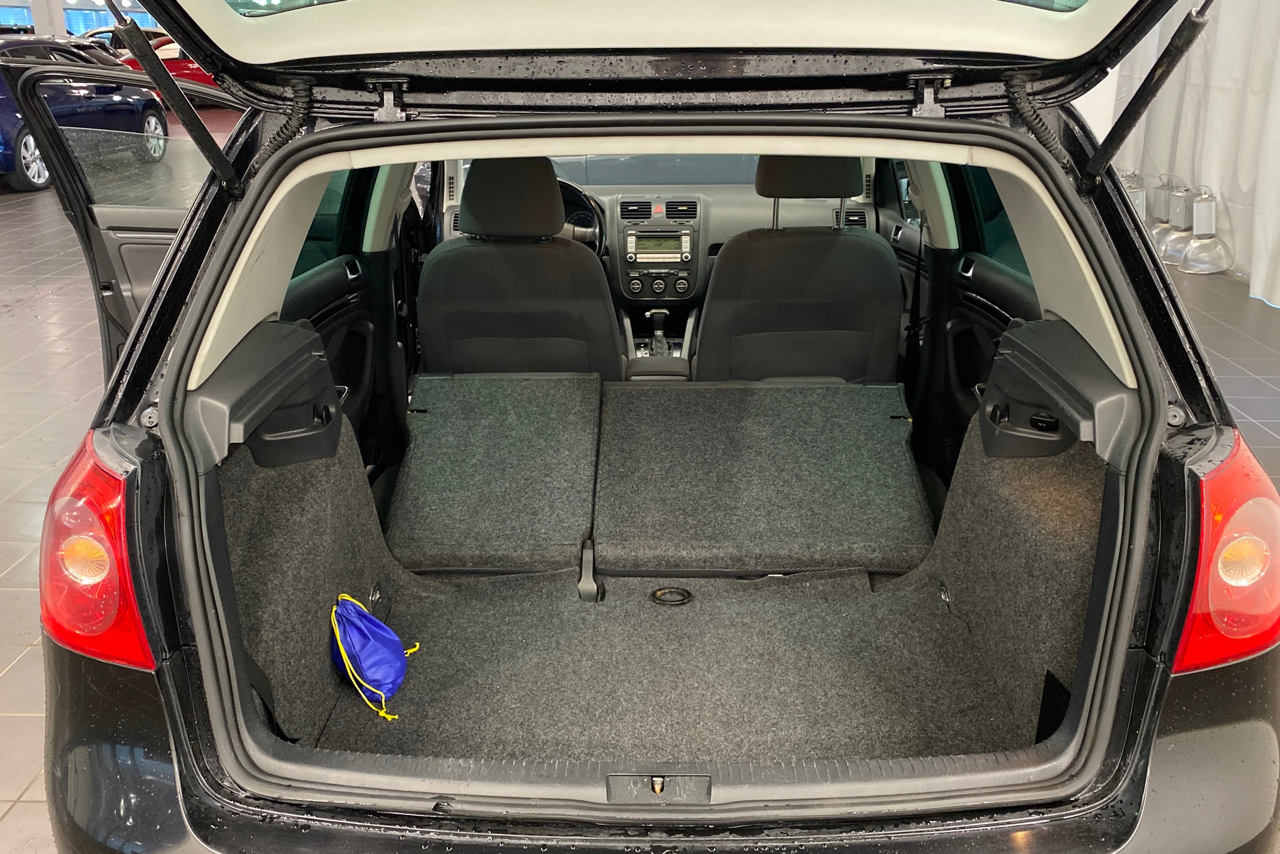 musta Volkswagen Golf 2008 kuva 21.