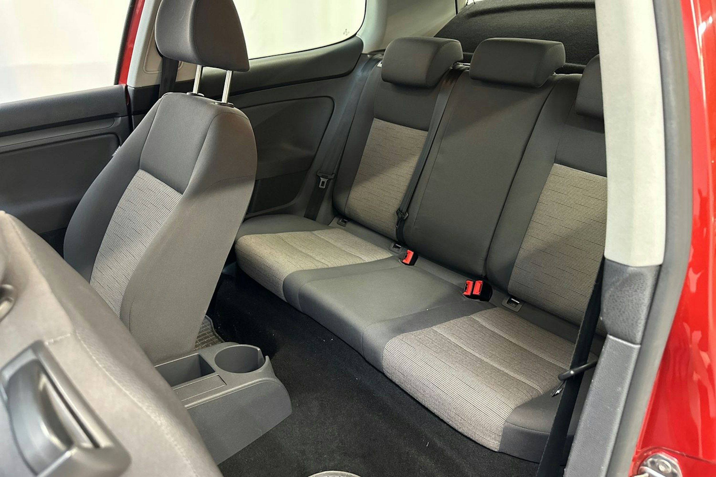 Punainen Volkswagen GOLF 2008 kuva 13.