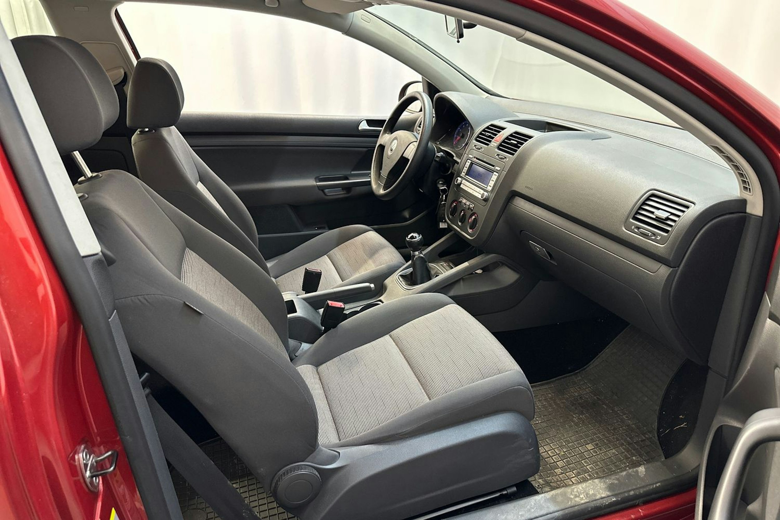 Punainen Volkswagen GOLF 2008 kuva 15.