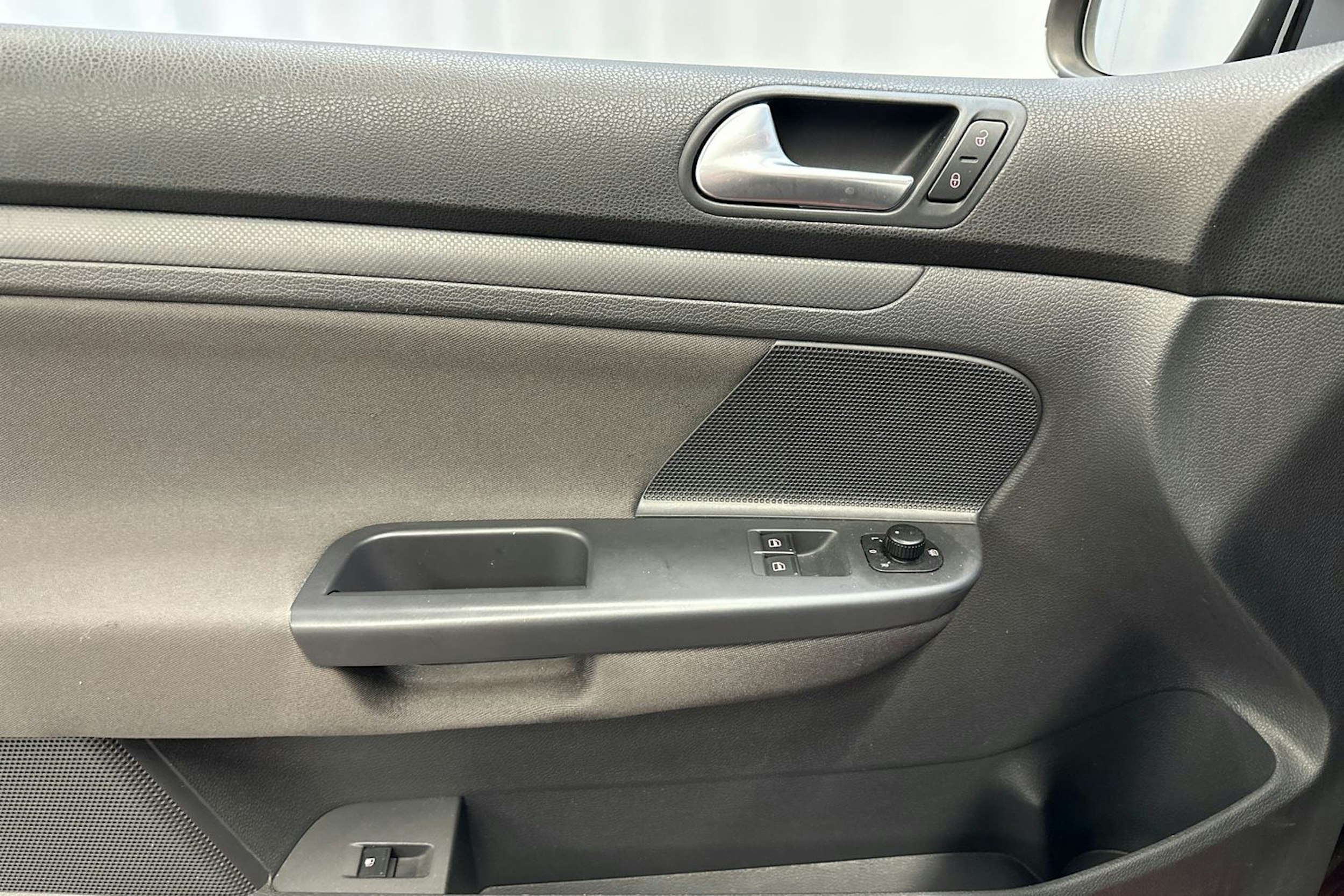 Punainen Volkswagen GOLF 2008 kuva 16.