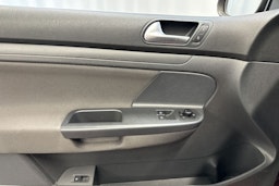 Punainen Volkswagen GOLF 2008 kuva 16.