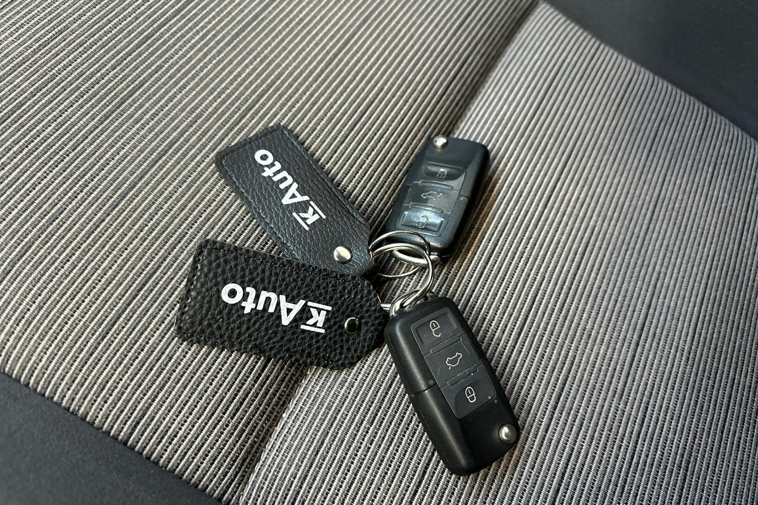 Punainen Volkswagen GOLF 2008 kuva 20.