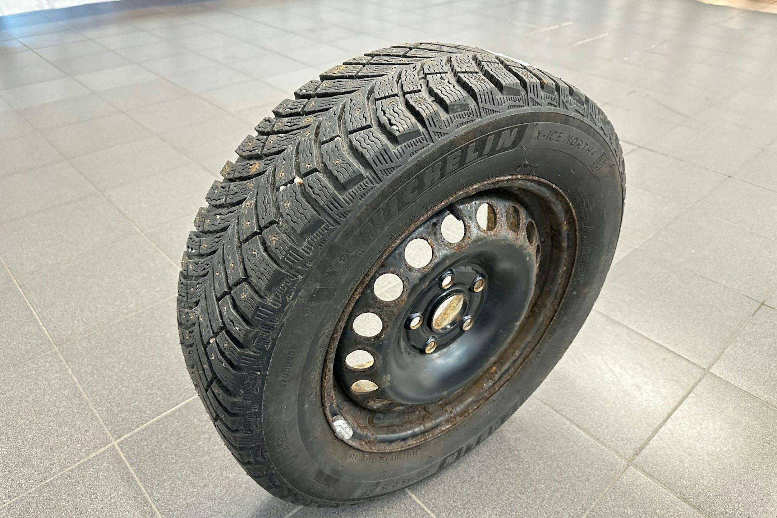 Punainen Volkswagen GOLF 2008 kuva 32.