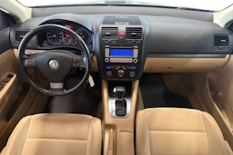 musta Volkswagen Golf 2008 kuva 9.