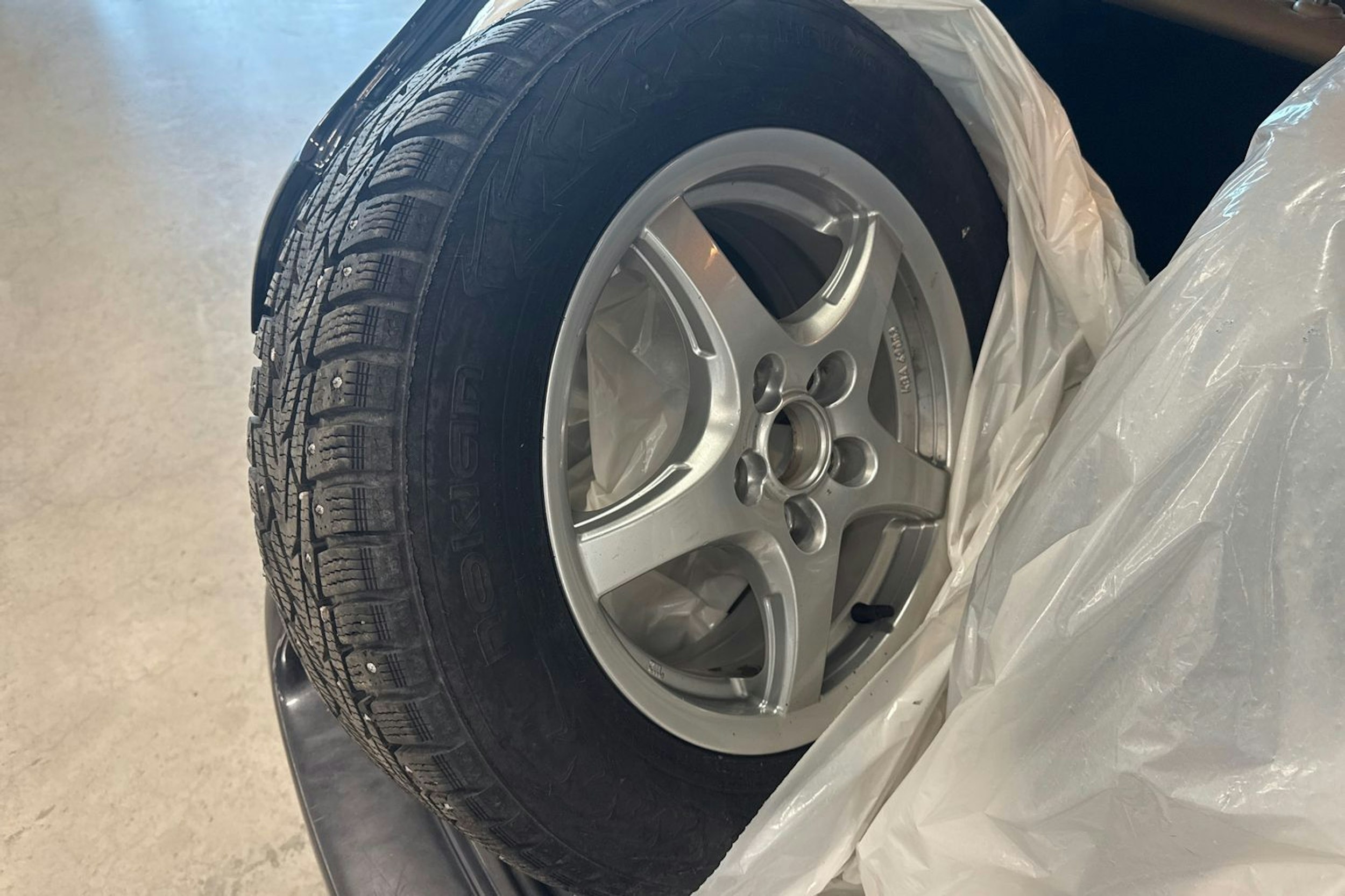 musta Volkswagen Golf 2008 kuva 22.