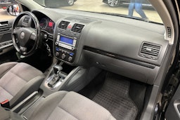 musta Volkswagen Golf 2008 kuva 14.