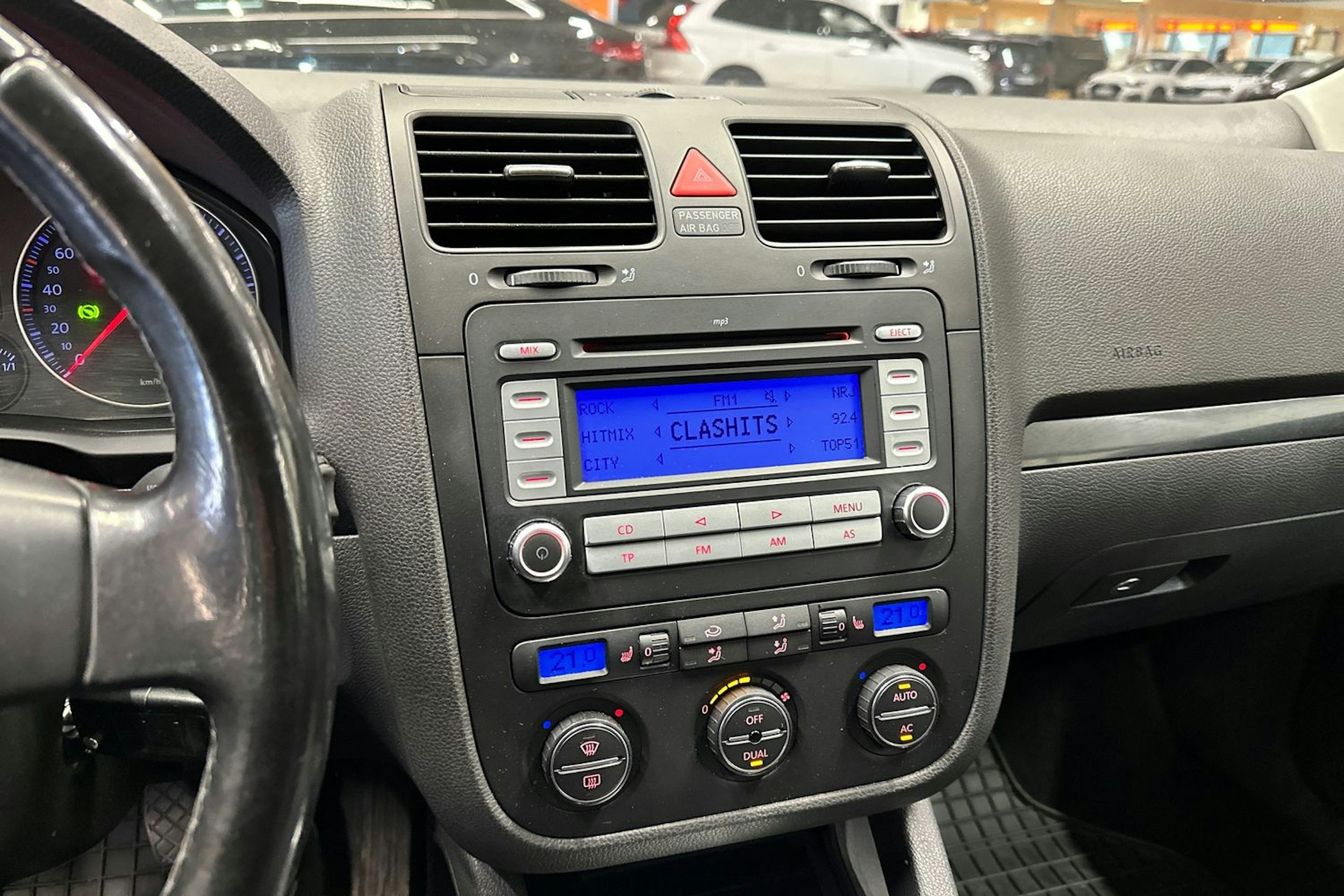 musta Volkswagen Golf 2008 kuva 18.