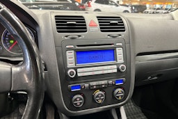 musta Volkswagen Golf 2008 kuva 18.