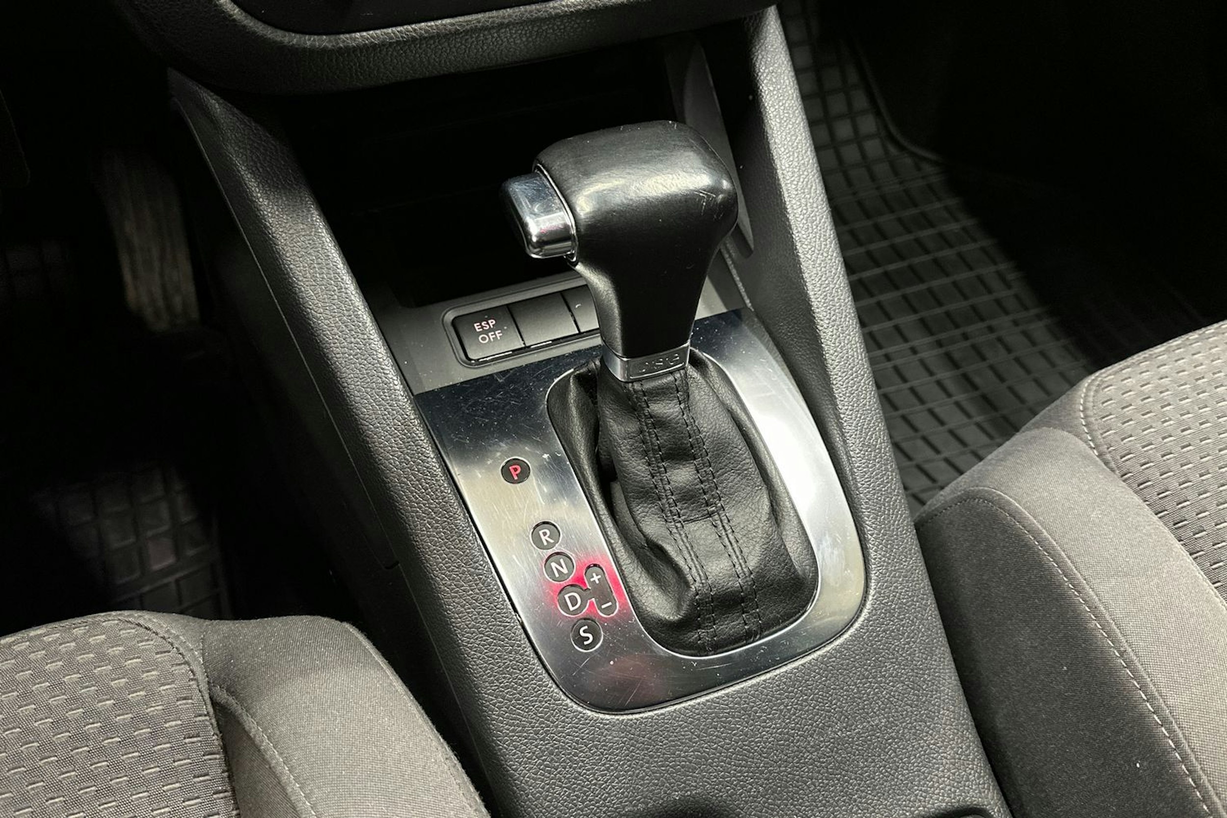 musta Volkswagen Golf 2008 kuva 19.