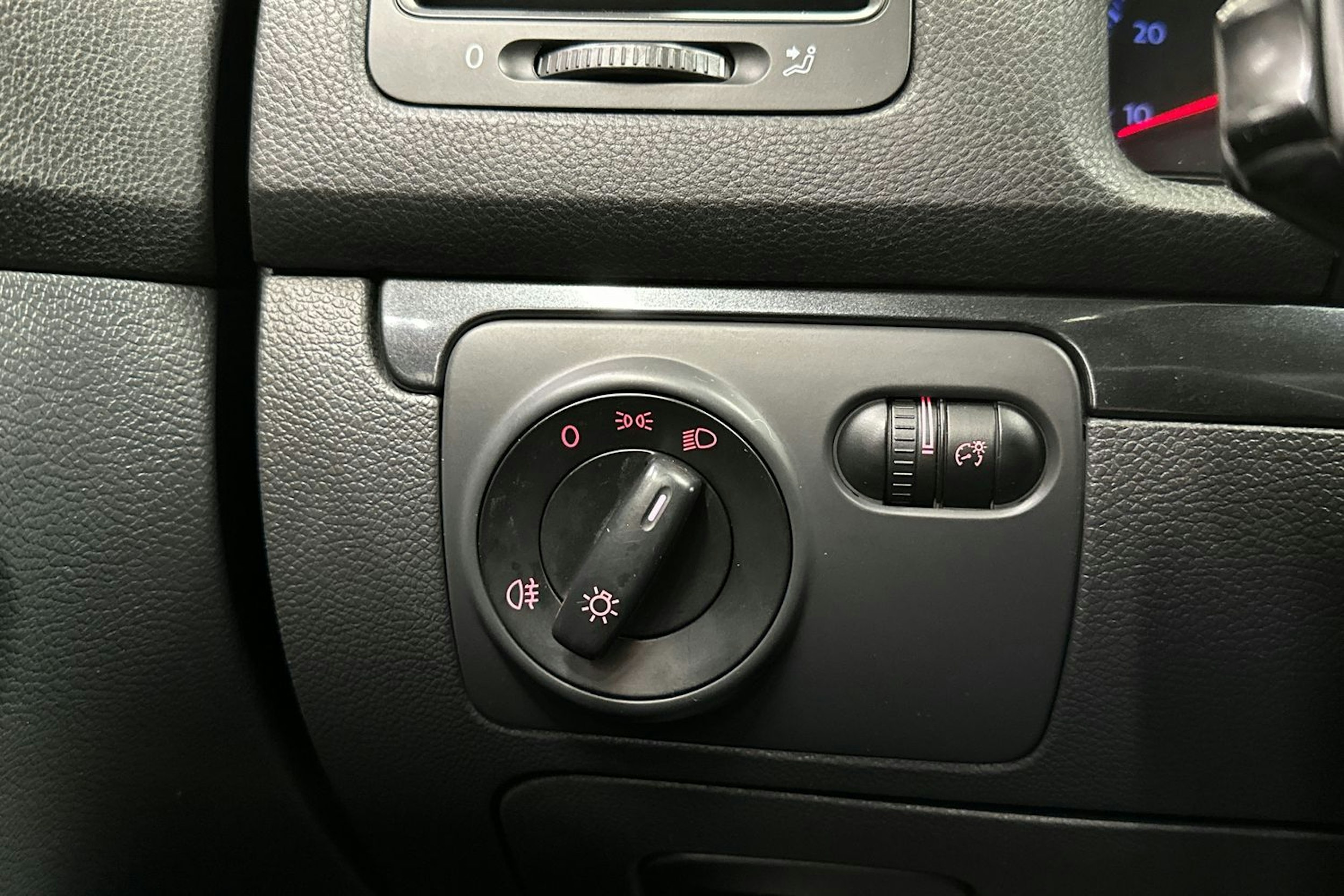 musta Volkswagen Golf 2008 kuva 23.