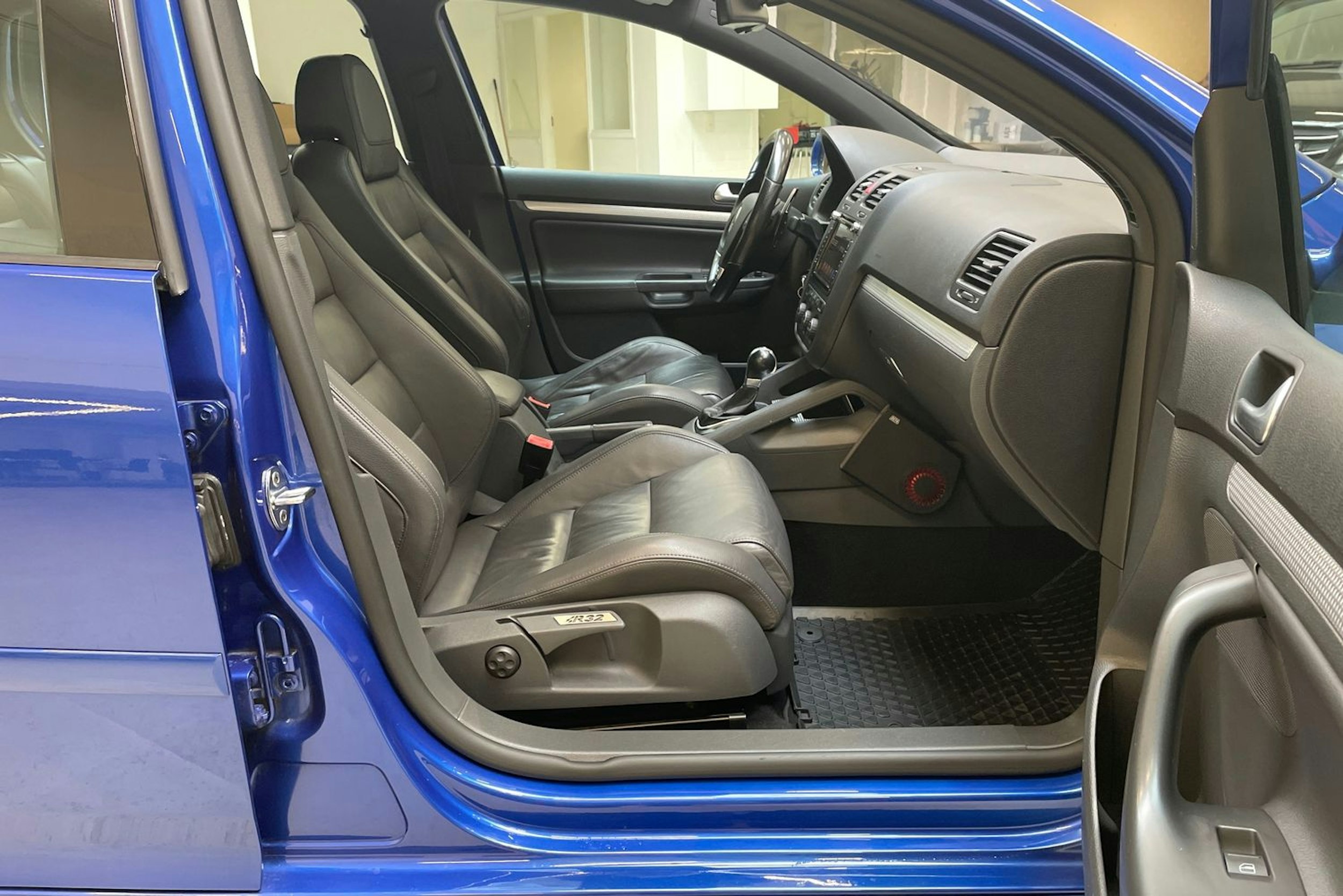 sininen Volkswagen Golf 2008 kuva 20.