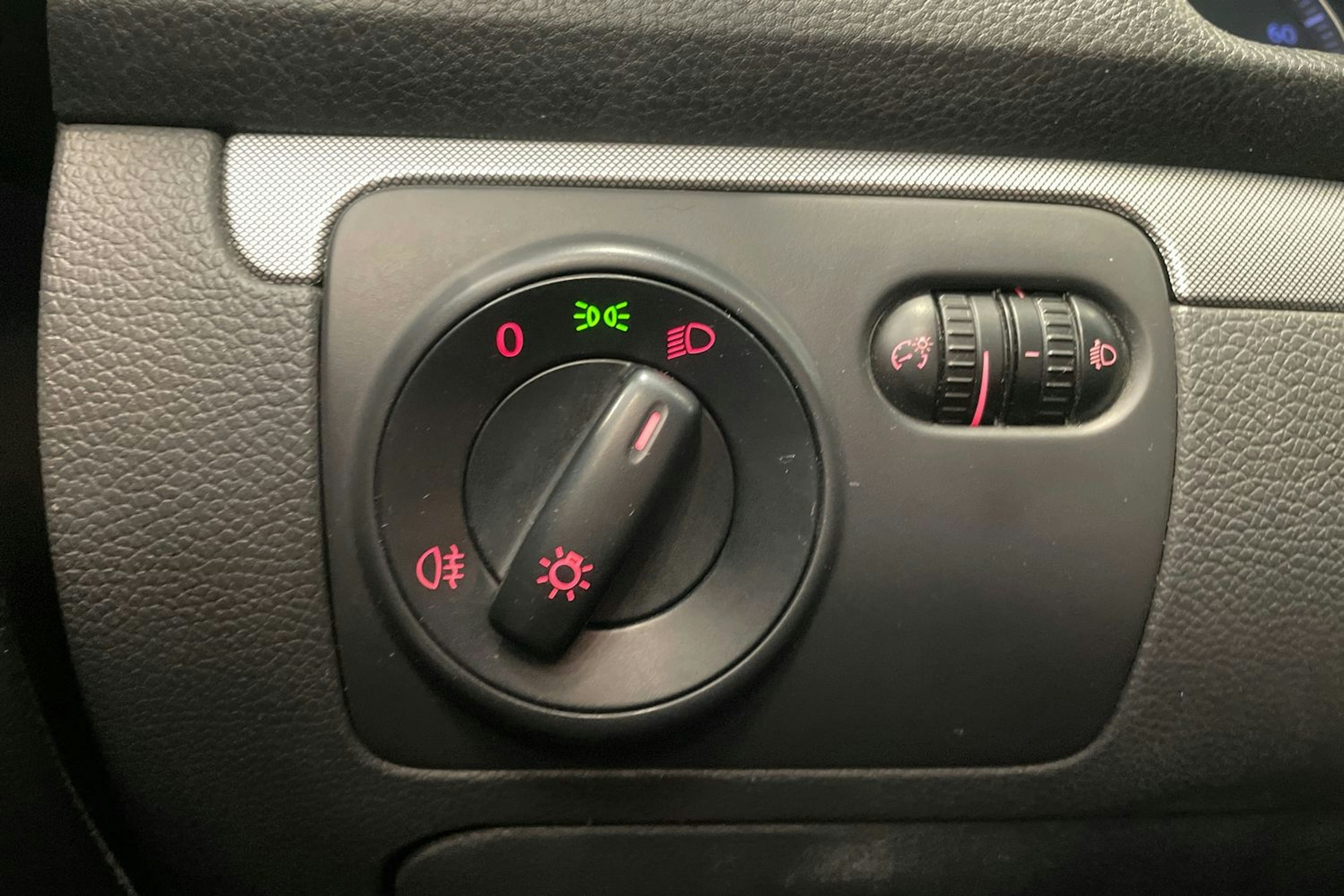 met. punainen Volkswagen Golf 2009 kuva 18.