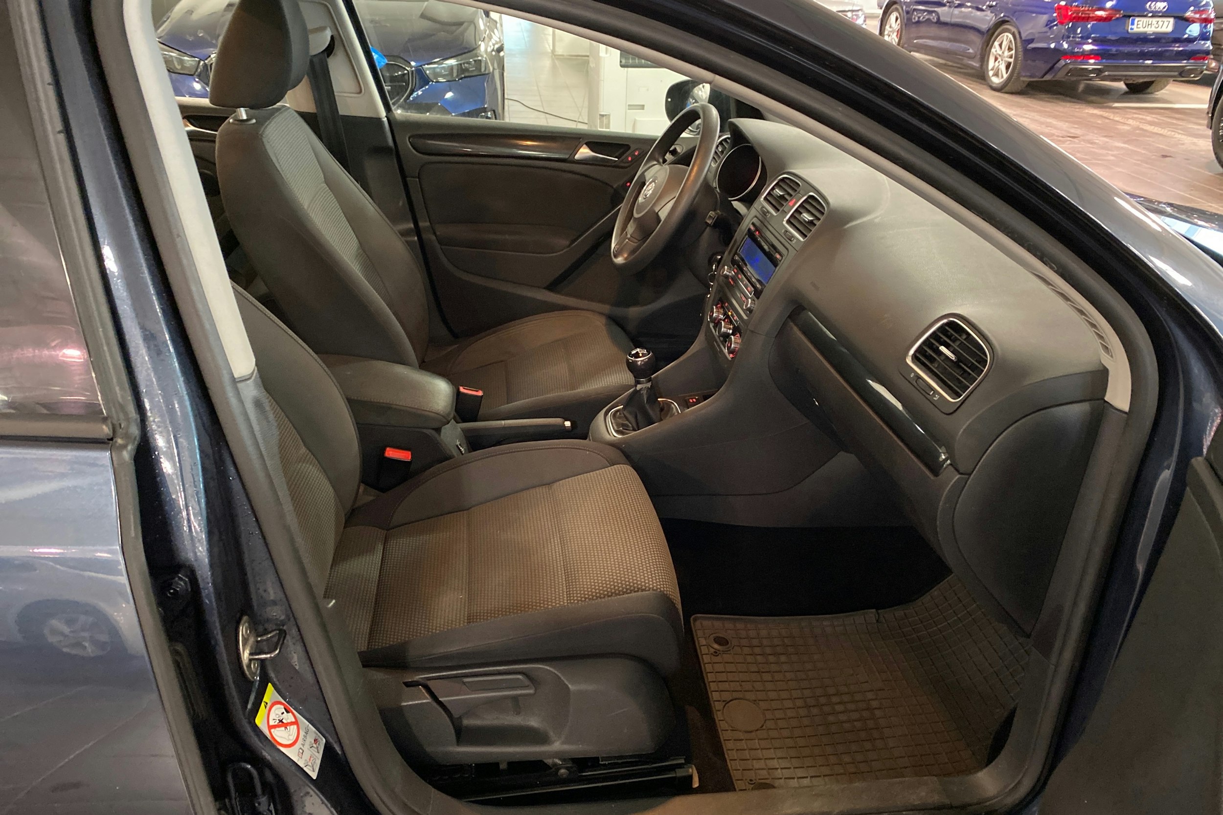 sininen Volkswagen Golf 2009 kuva 13.