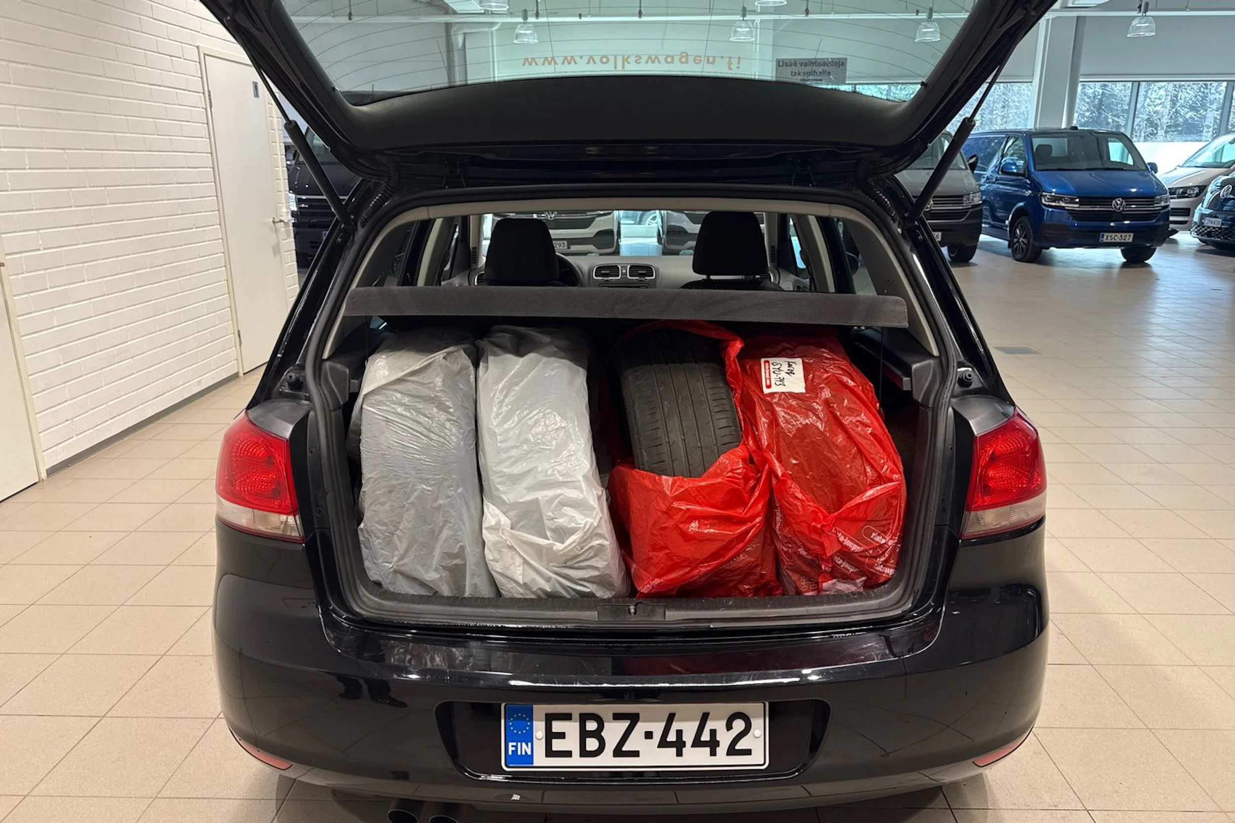 musta Volkswagen Golf 2009 kuva 10.