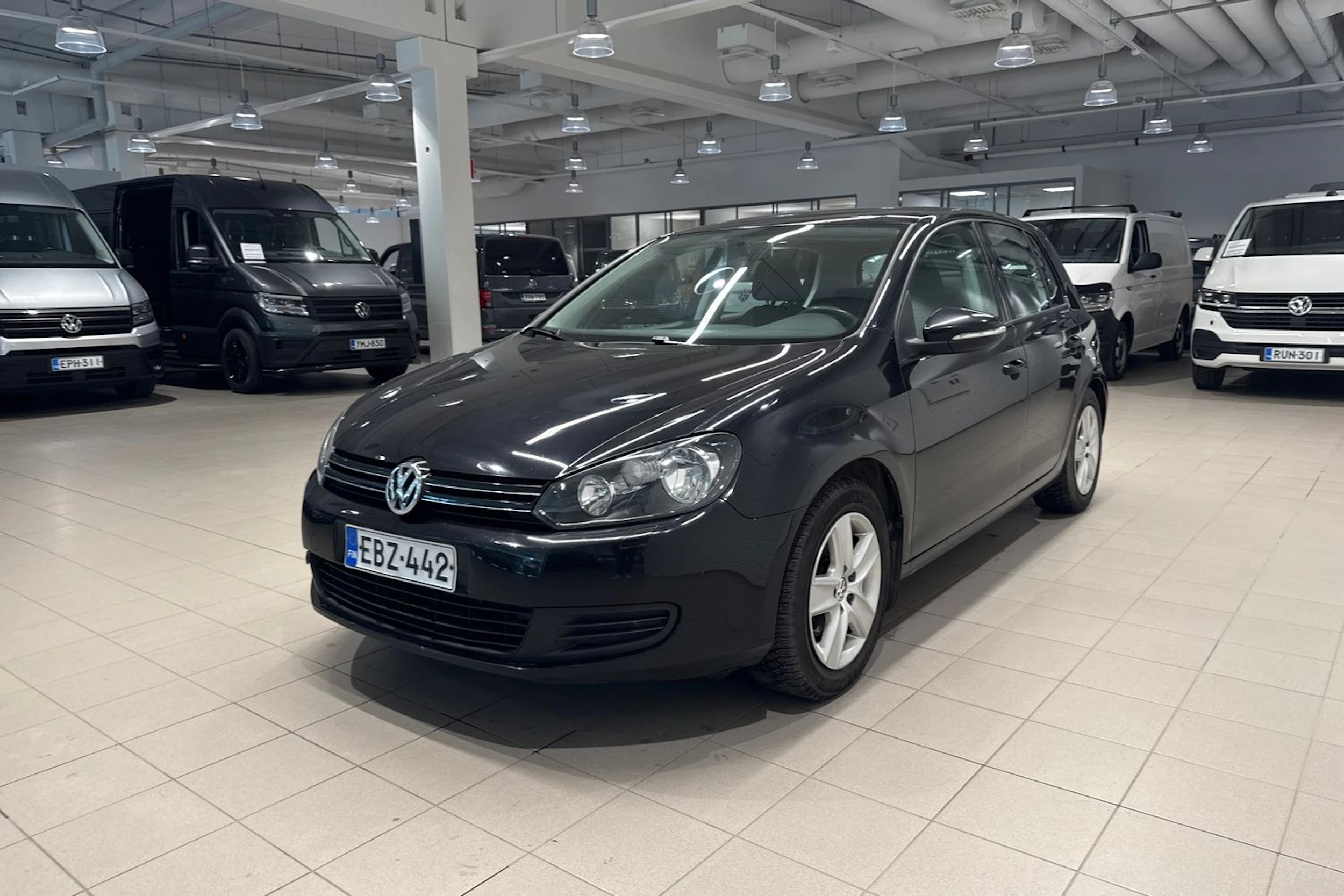 musta Volkswagen Golf 2009 kuva 11.