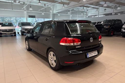 musta Volkswagen Golf 2009 kuva 12.