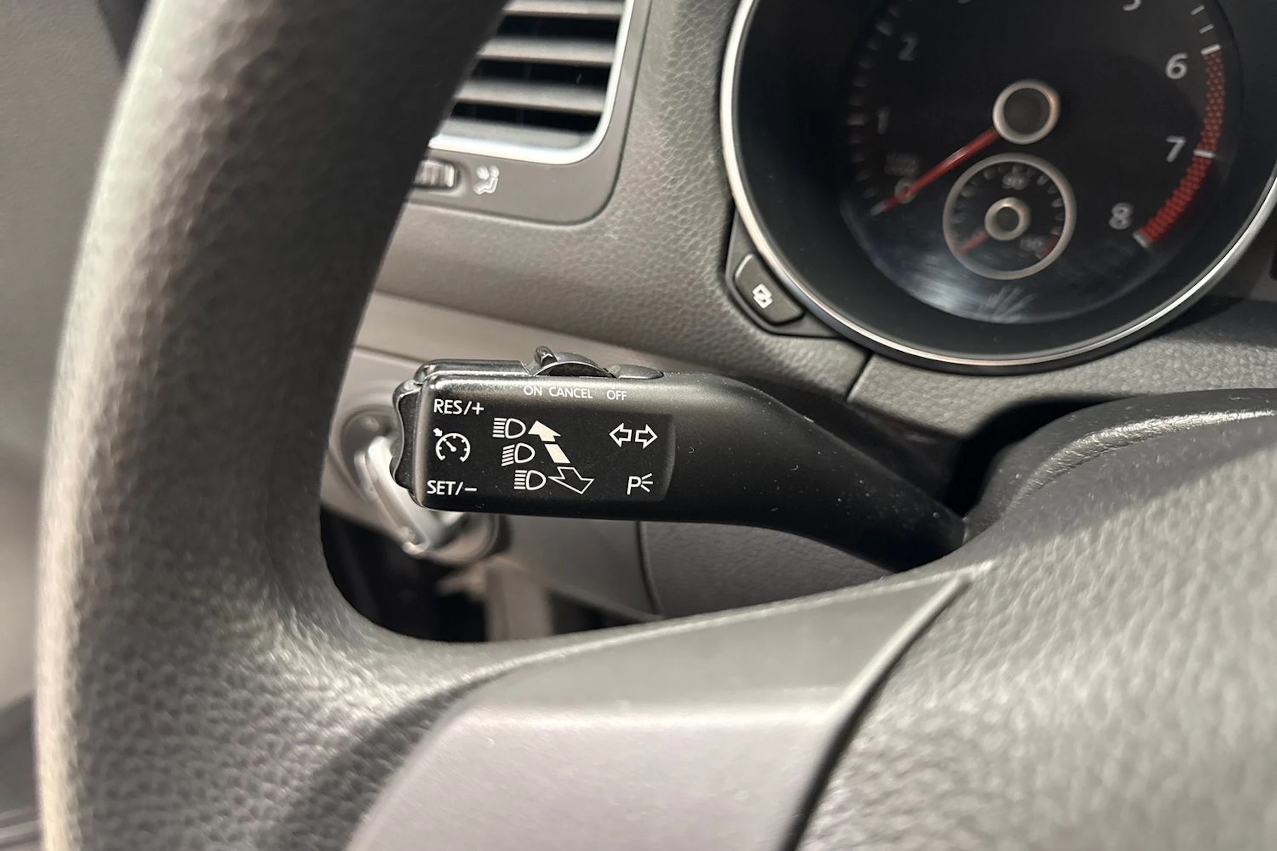 musta Volkswagen Golf 2009 kuva 14.