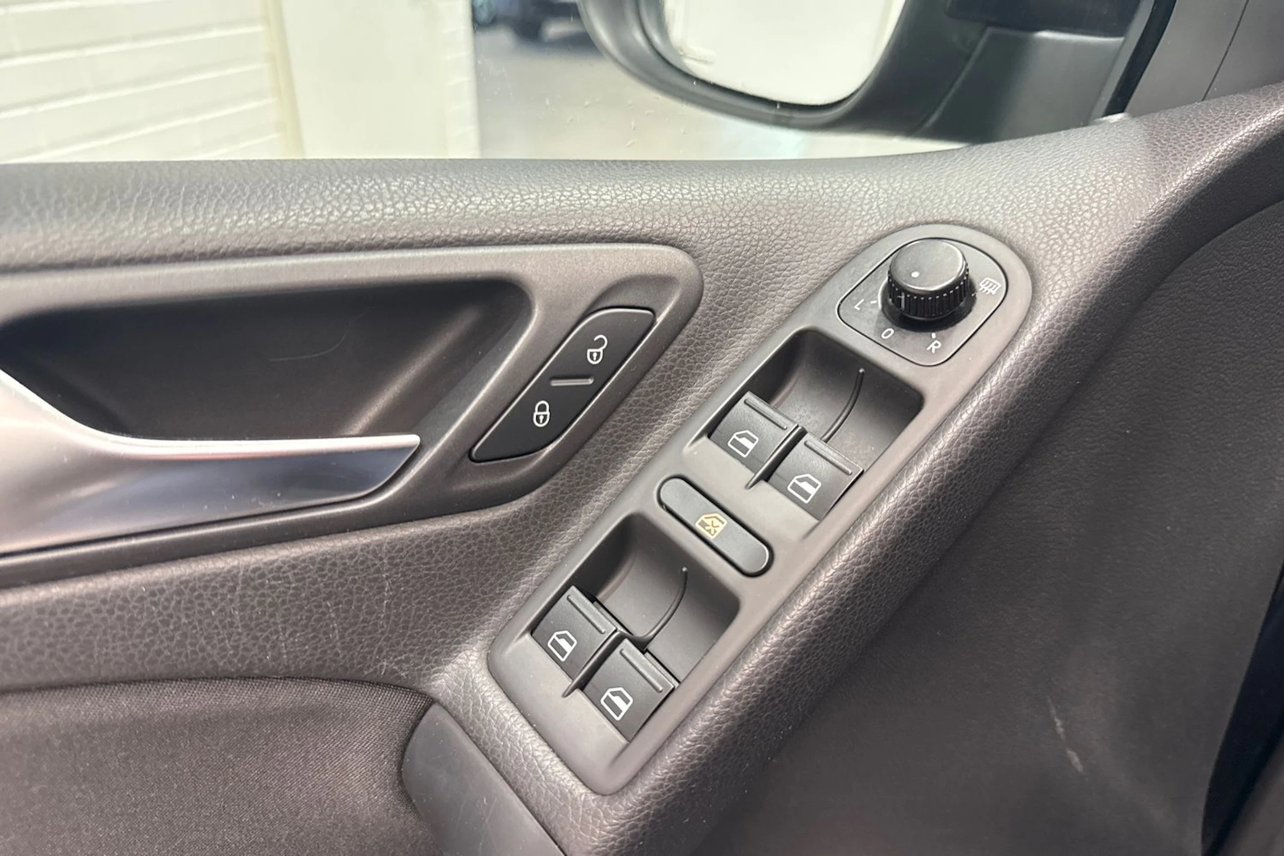 musta Volkswagen Golf 2009 kuva 16.