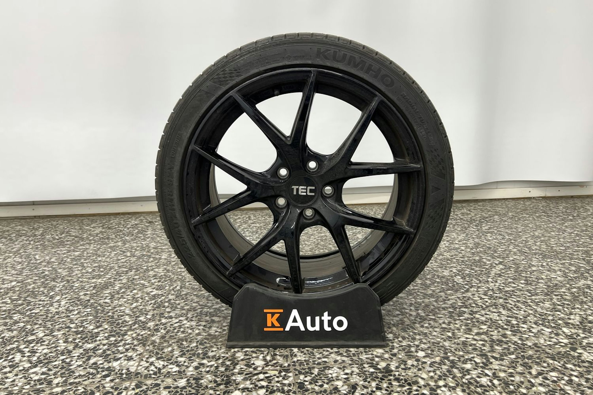 punainen Volkswagen Golf 2009 kuva 14.