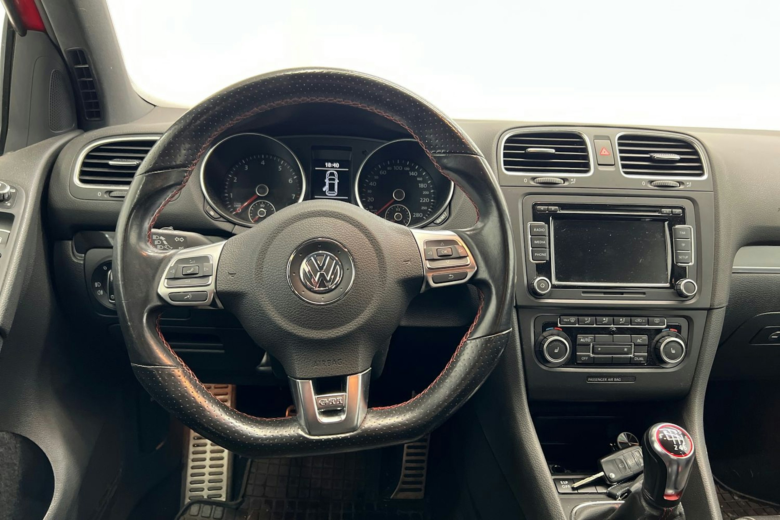 punainen Volkswagen Golf 2009 kuva 16.