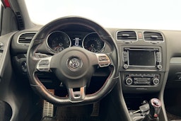 punainen Volkswagen Golf 2009 kuva 16.