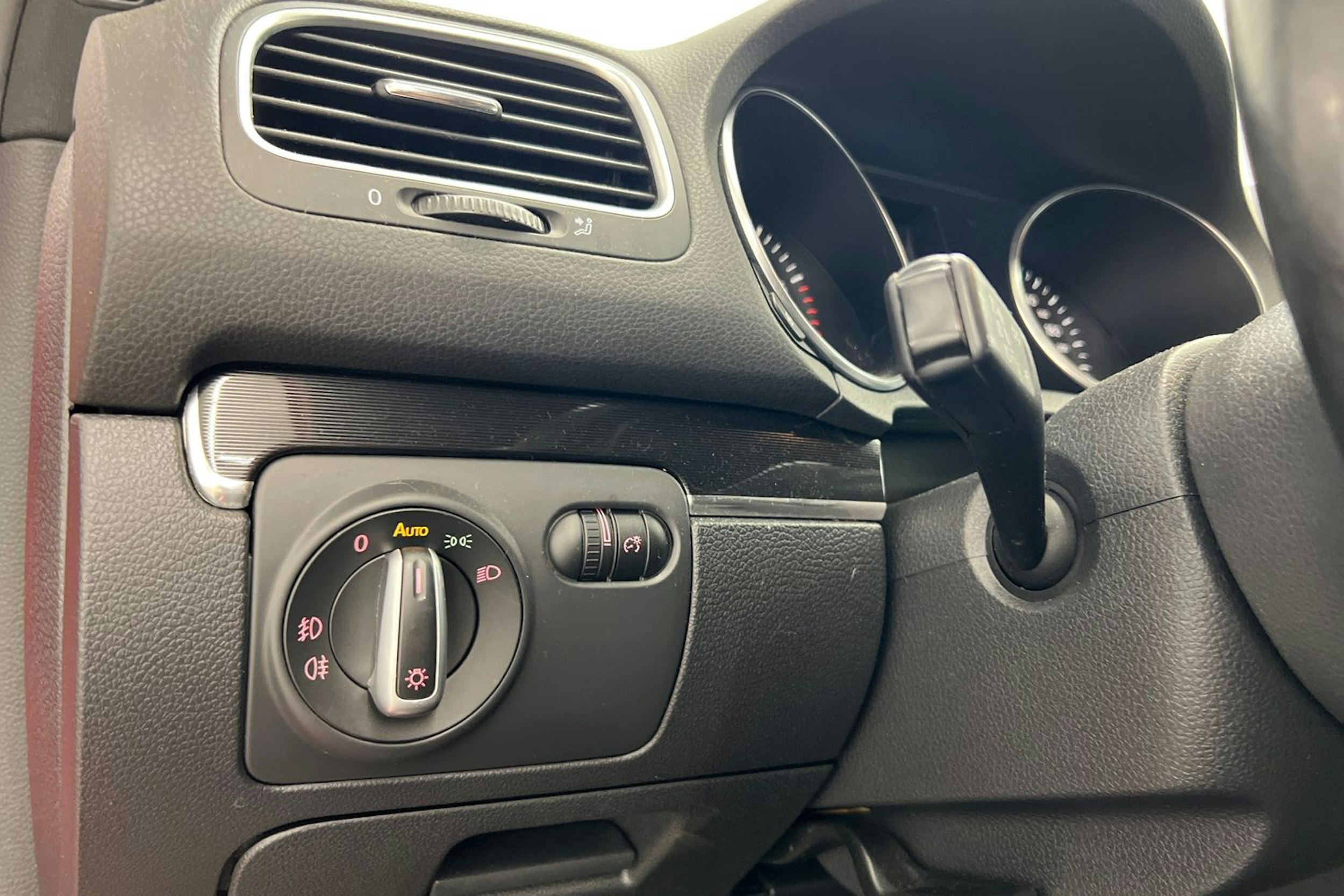 punainen Volkswagen Golf 2009 kuva 20.