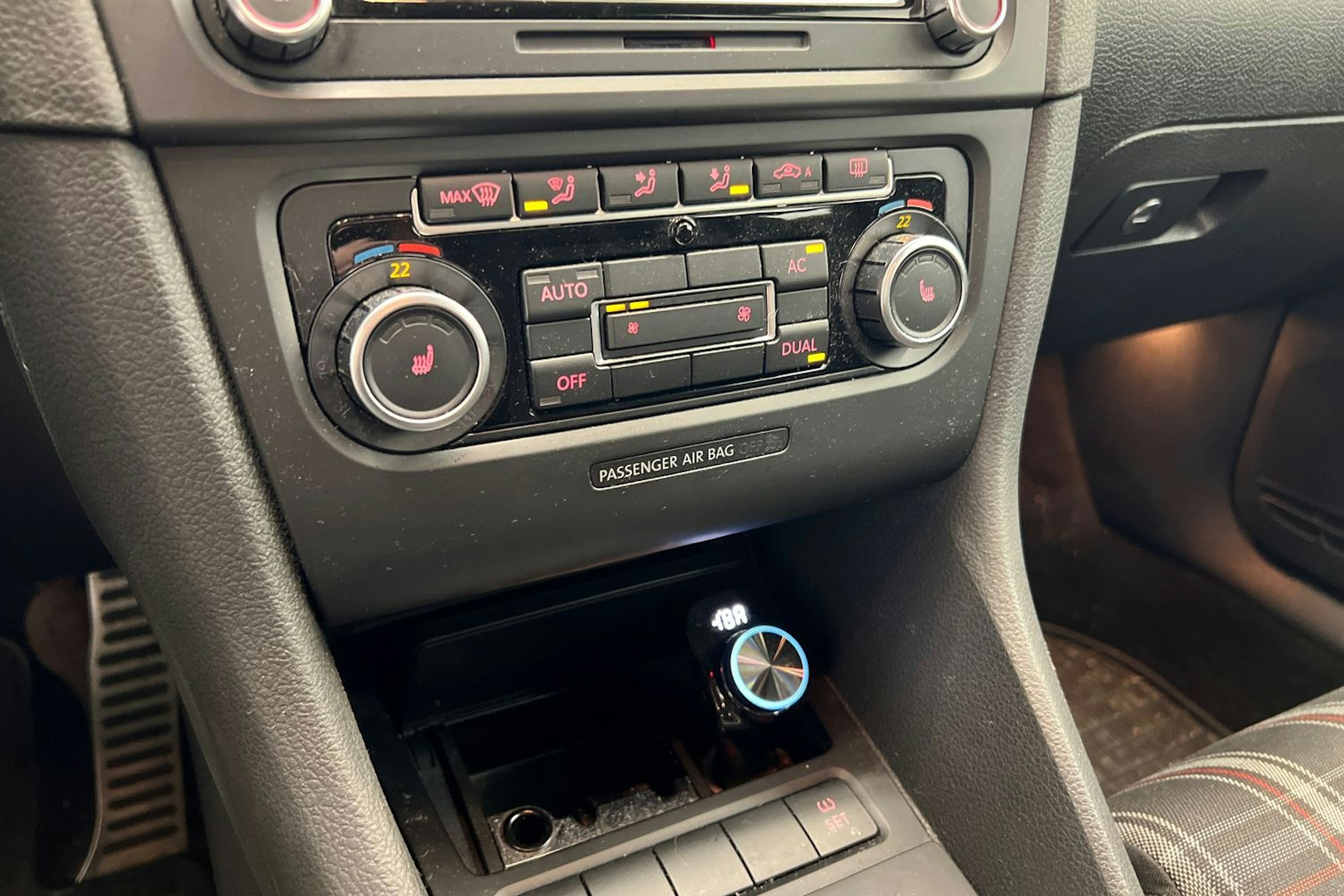 punainen Volkswagen Golf 2009 kuva 23.