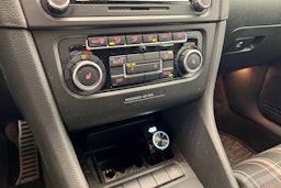 punainen Volkswagen Golf 2009 kuva 23.