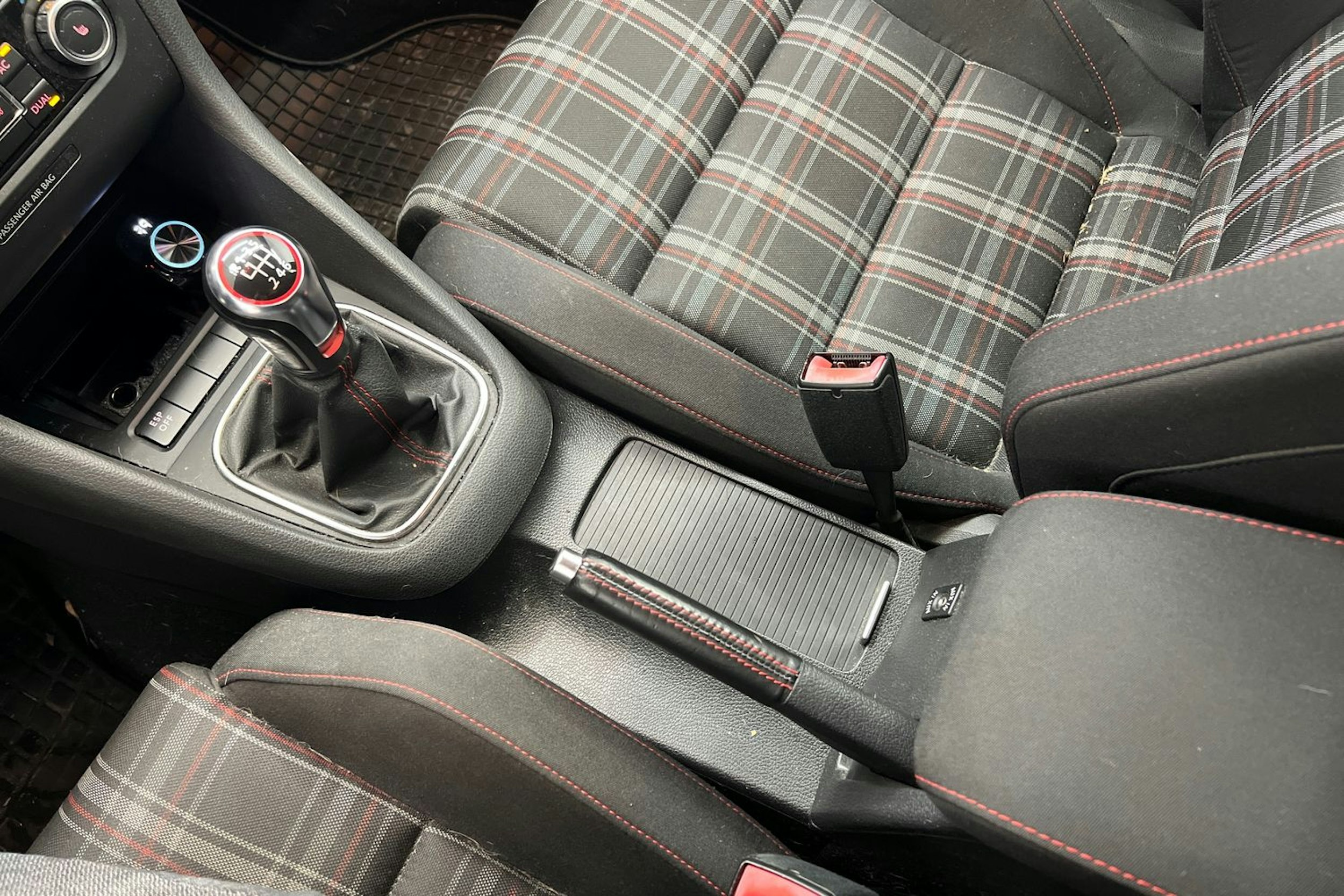 punainen Volkswagen Golf 2009 kuva 24.