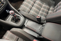 punainen Volkswagen Golf 2009 kuva 24.