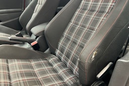 punainen Volkswagen Golf 2009 kuva 35.