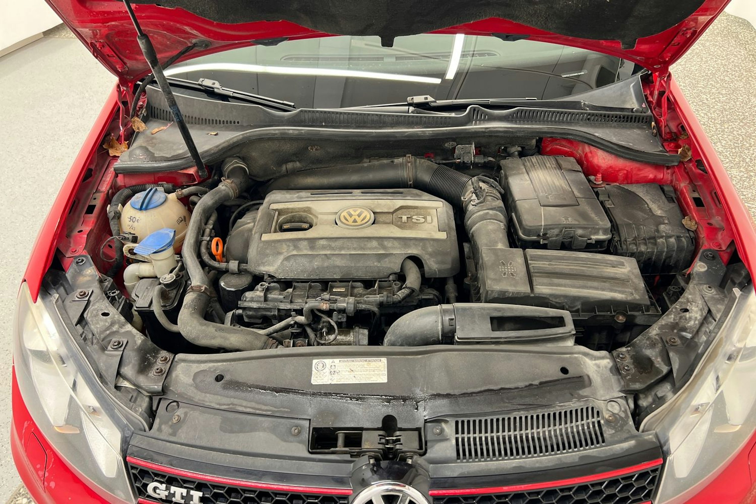 punainen Volkswagen Golf 2009 kuva 36.