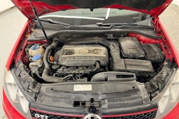 punainen Volkswagen Golf 2009 kuva 36.