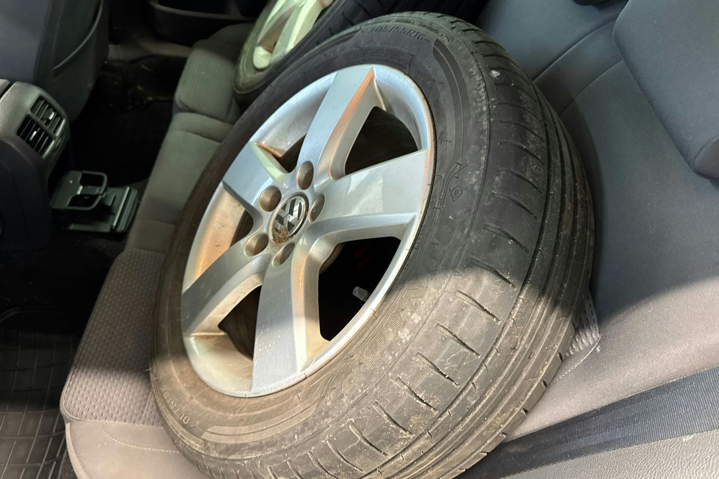 Musta Volkswagen GOLF 2009 kuva 13.
