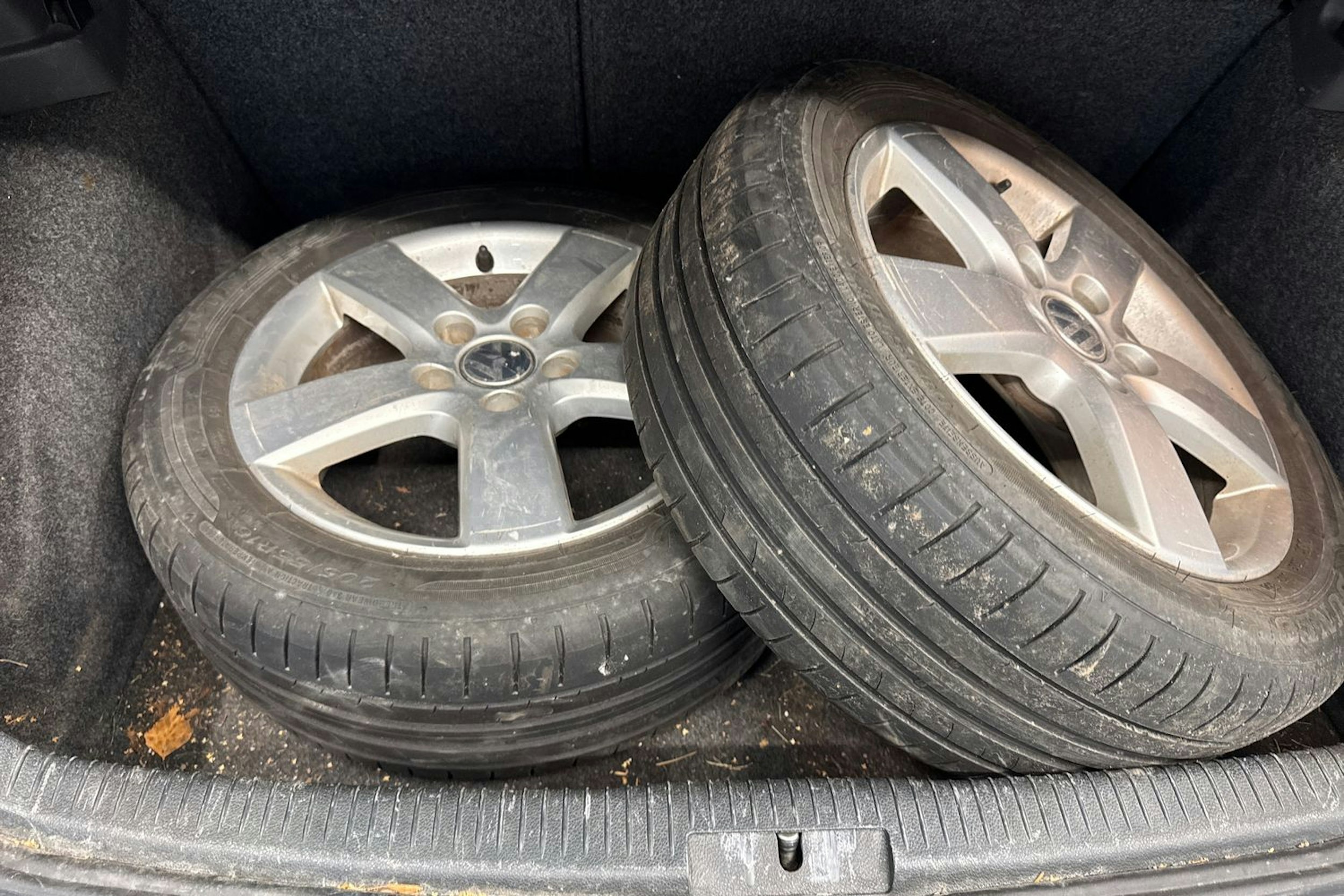 Musta Volkswagen GOLF 2009 kuva 19.