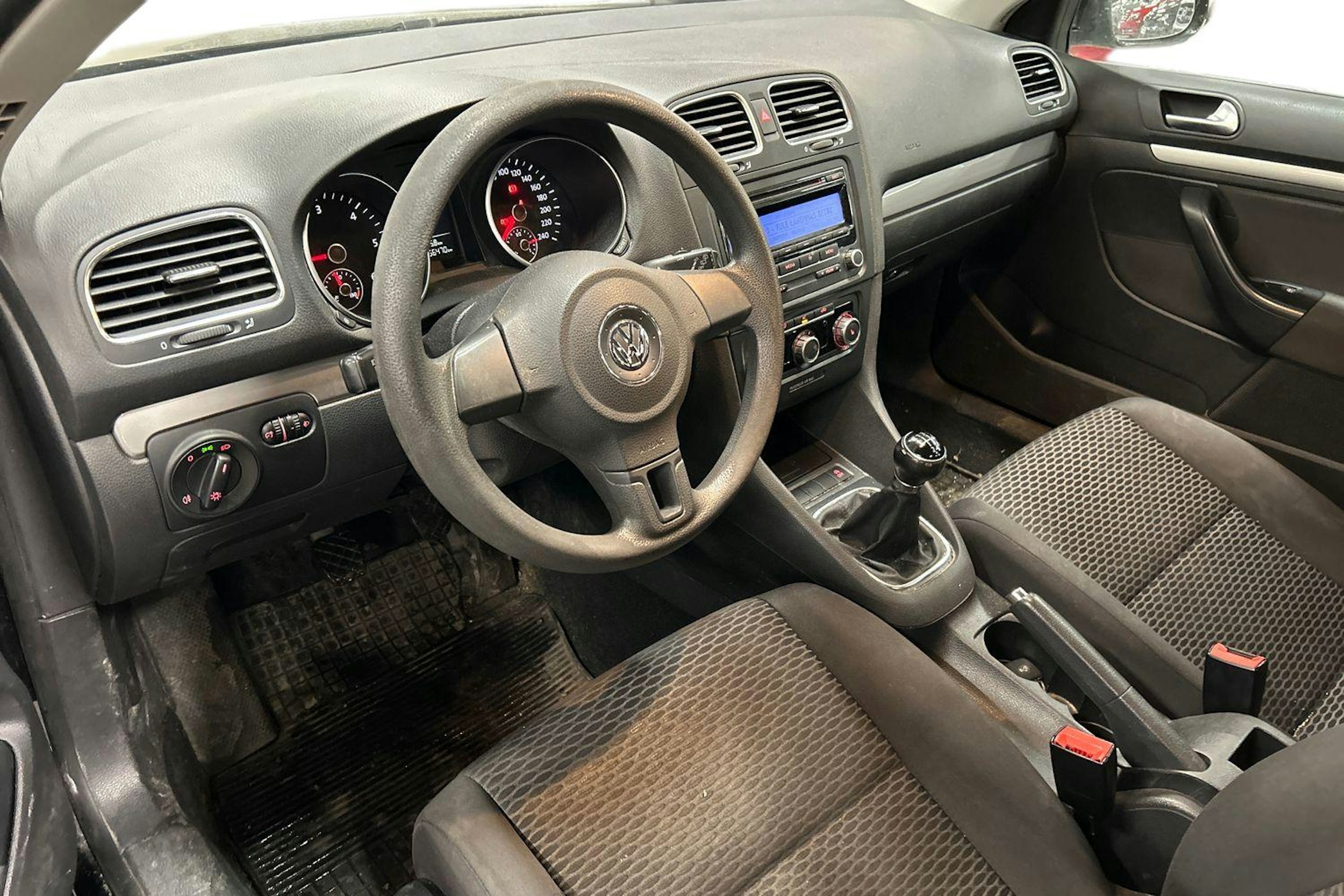 musta Volkswagen Golf 2010 kuva 3.