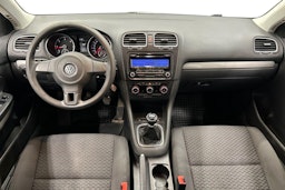 musta Volkswagen Golf 2010 kuva 9.