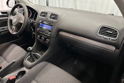 musta Volkswagen Golf 2010 kuva 15.