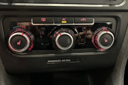 musta Volkswagen Golf 2010 kuva 20.