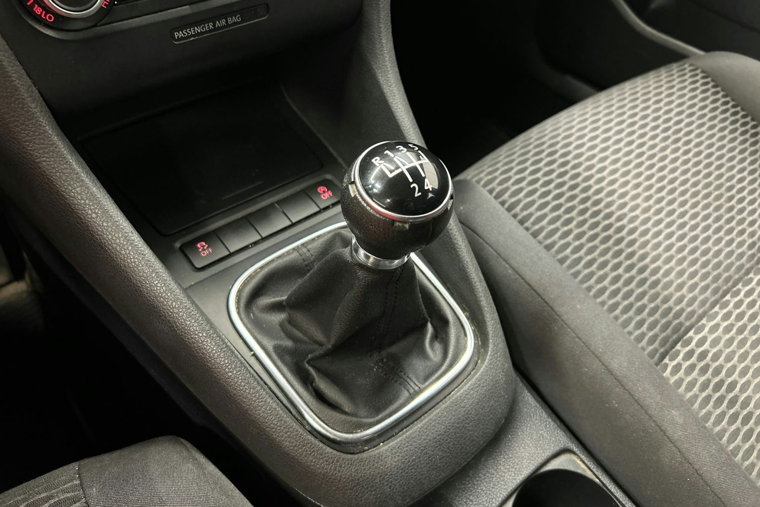 musta Volkswagen Golf 2010 kuva 21.