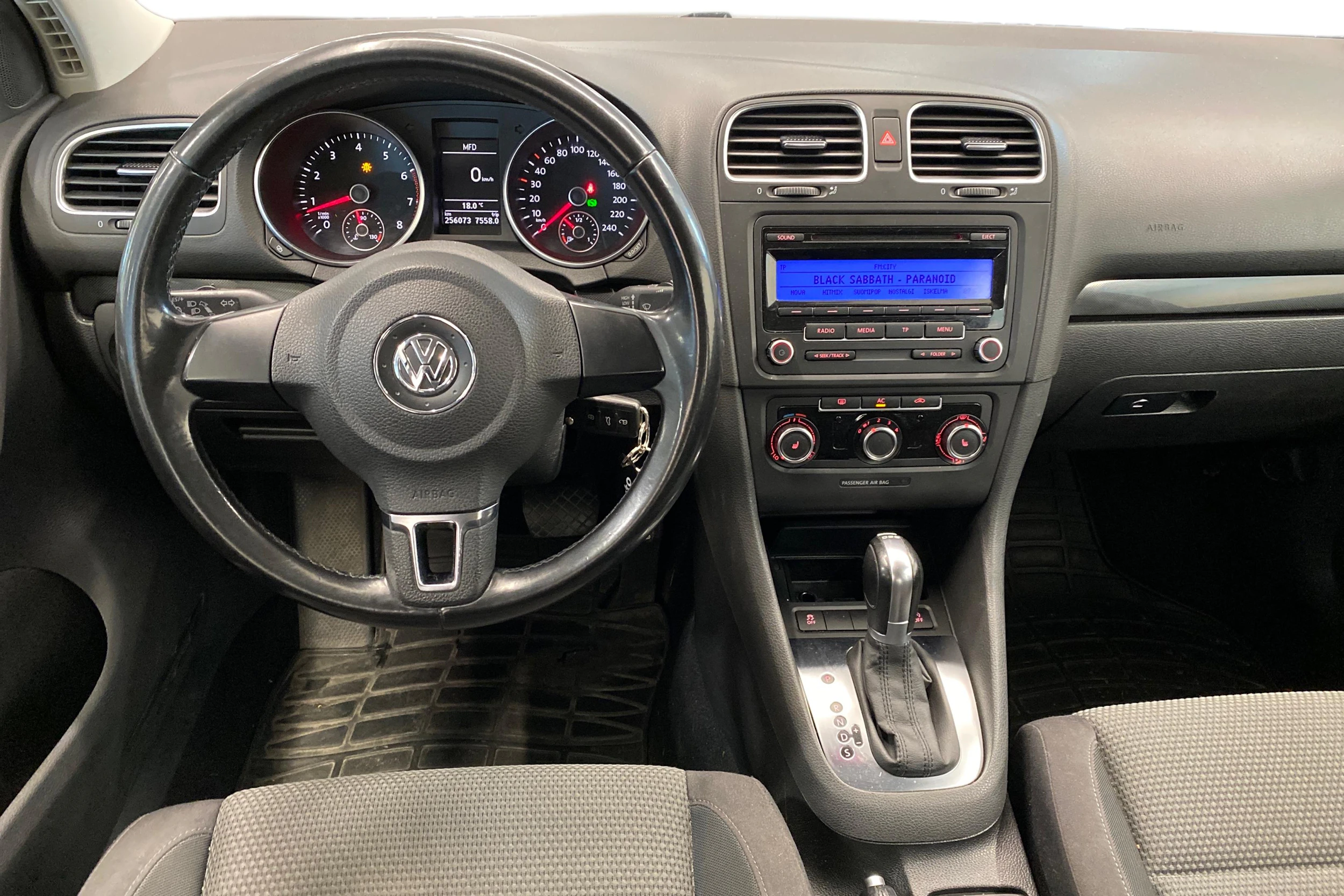 musta Volkswagen Golf 2010 kuva 7.