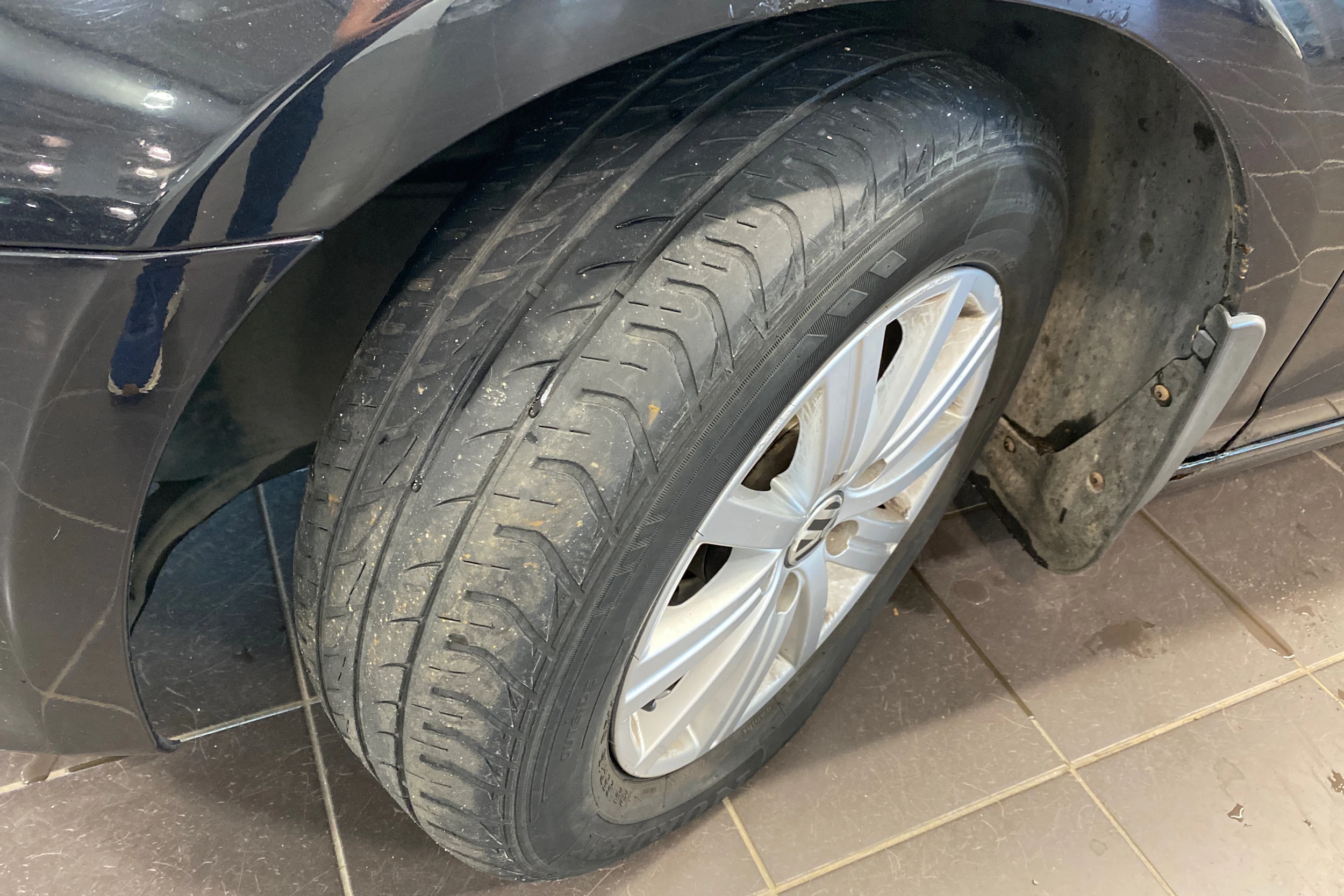 musta Volkswagen Golf 2010 kuva 10.