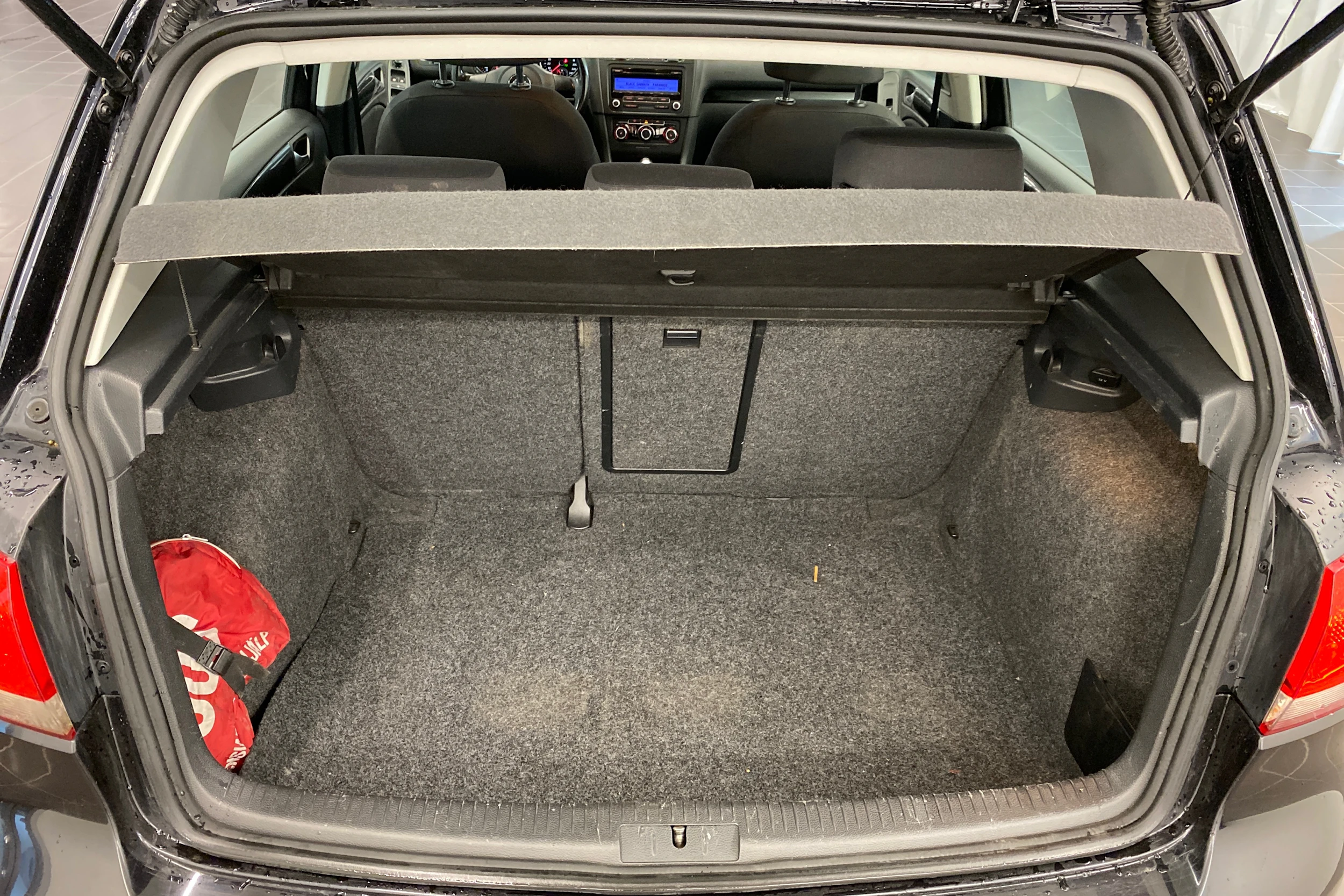 musta Volkswagen Golf 2010 kuva 11.